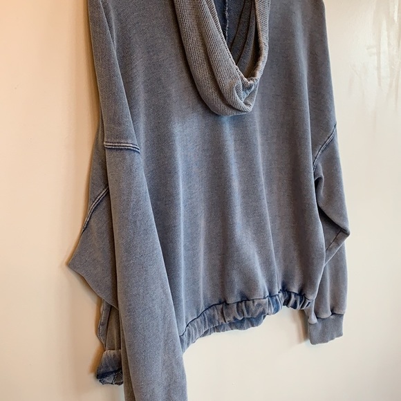 💕HP💕Vintage Havana light denim wash long sleeve hoodie - Picture 7 of 15